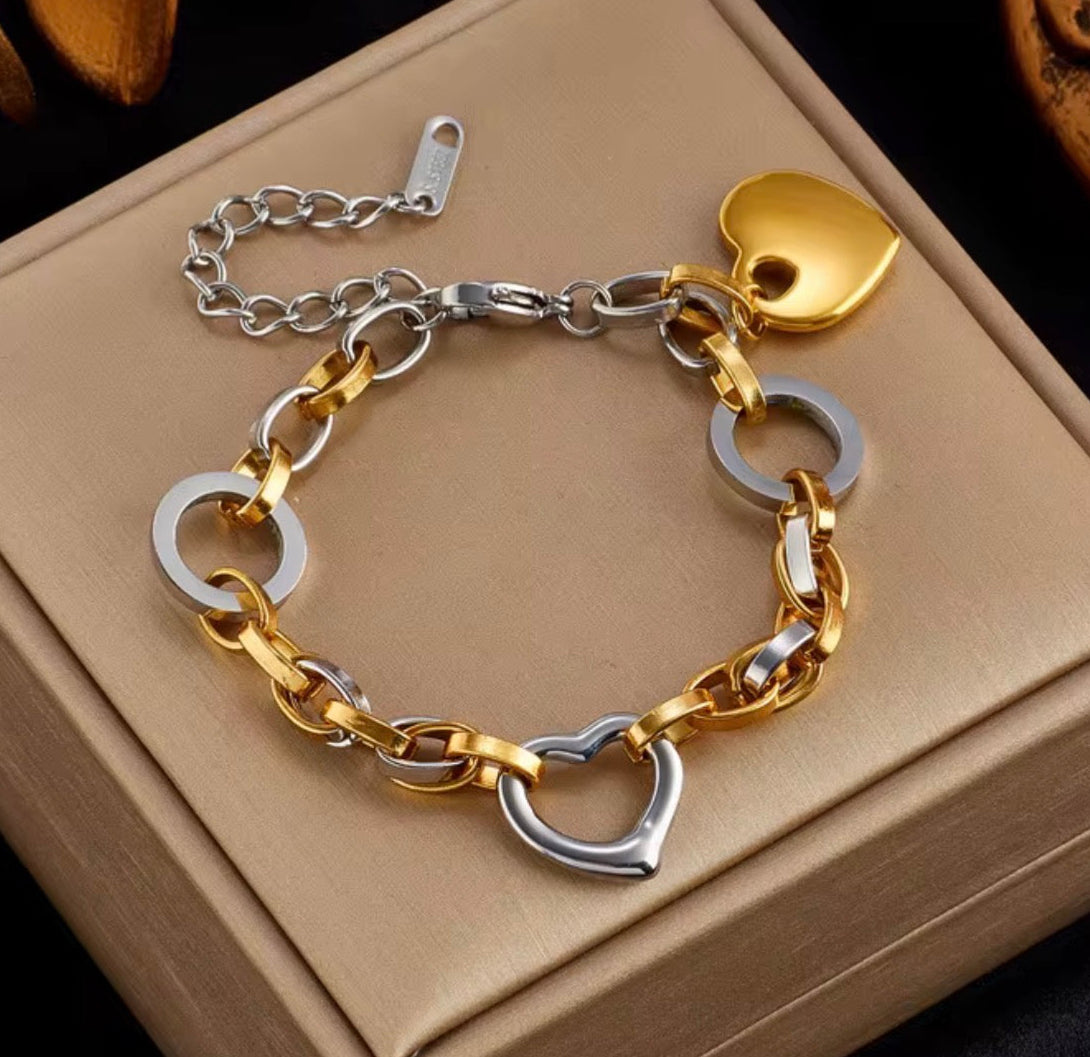 Signature Charm Bracelet - Goldener Akzent