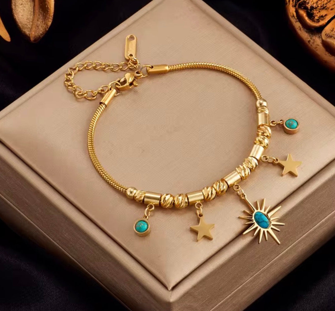 Signature Charm Bracelet - Goldener Akzent