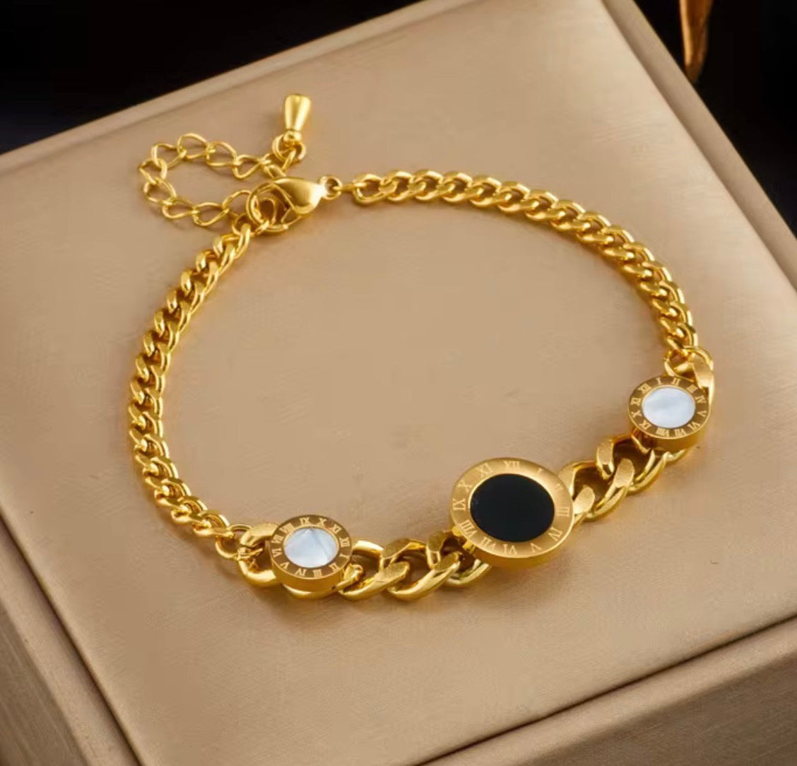Signature Charm Bracelet - Goldener Akzent