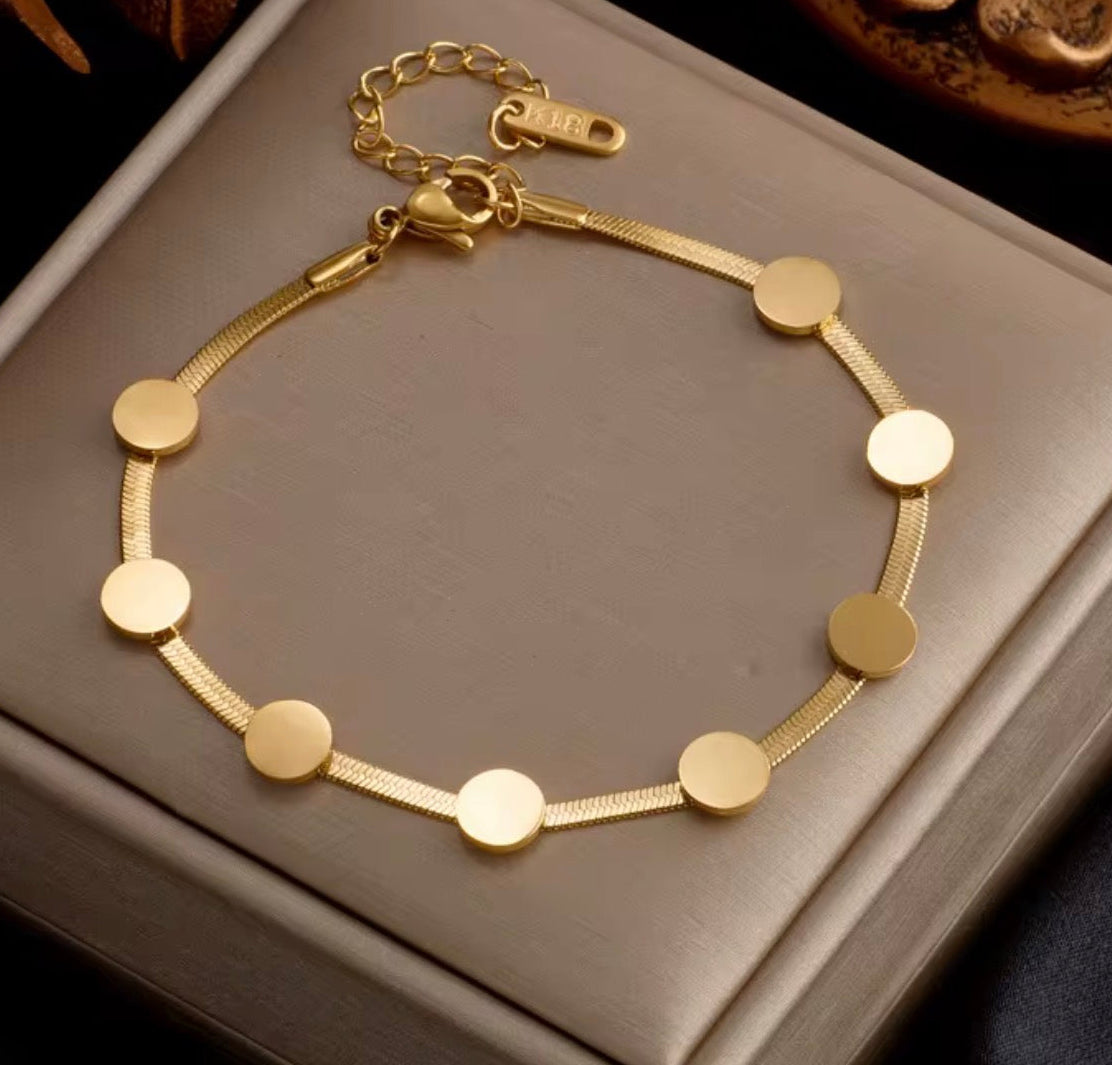 Signature Charm Bracelet - Goldener Akzent