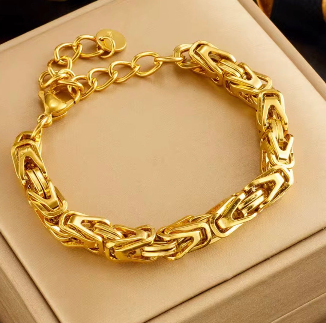 Signature Charm Bracelet - Goldener Akzent
