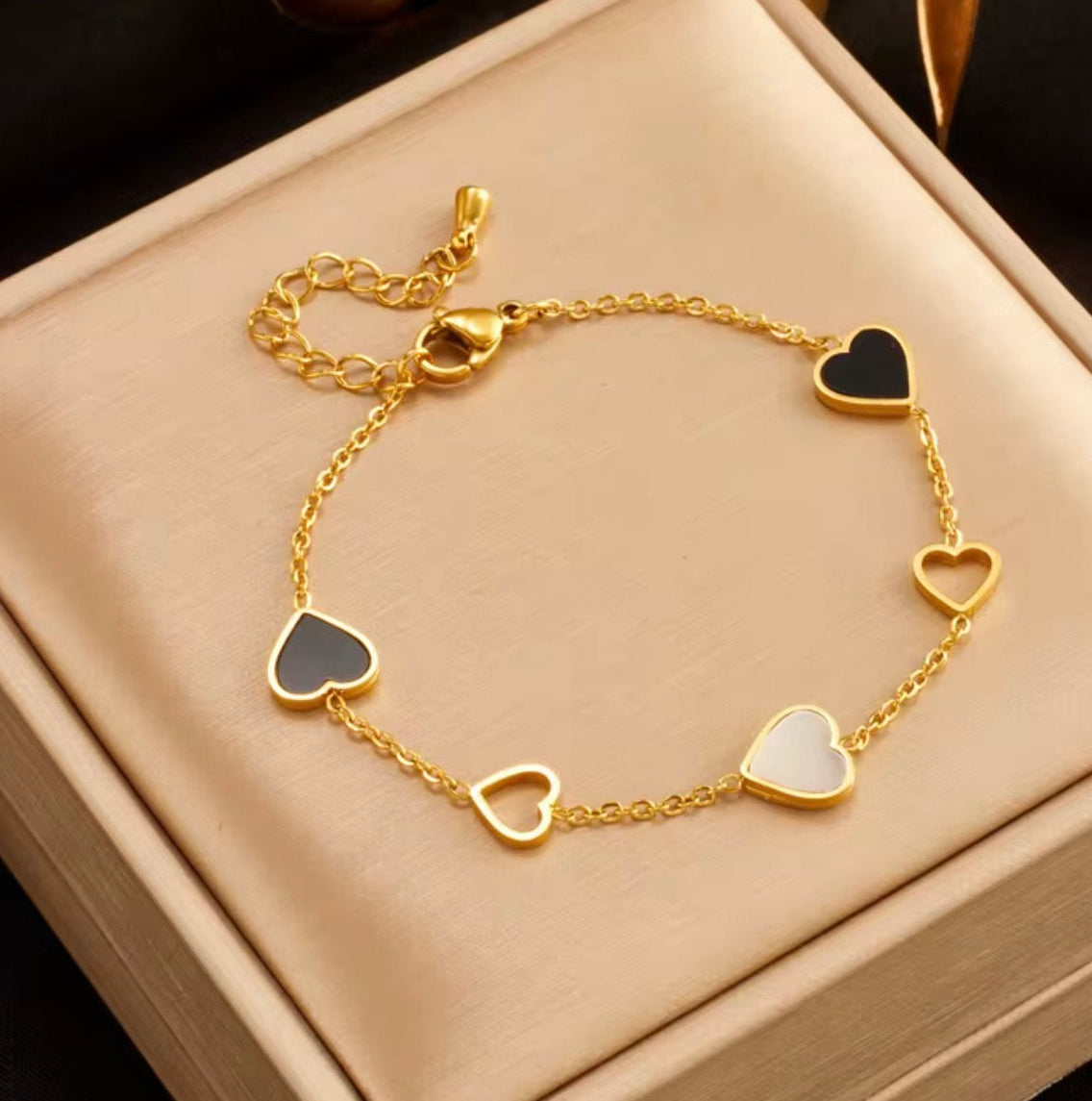 Signature Charm Bracelet - Goldener Akzent
