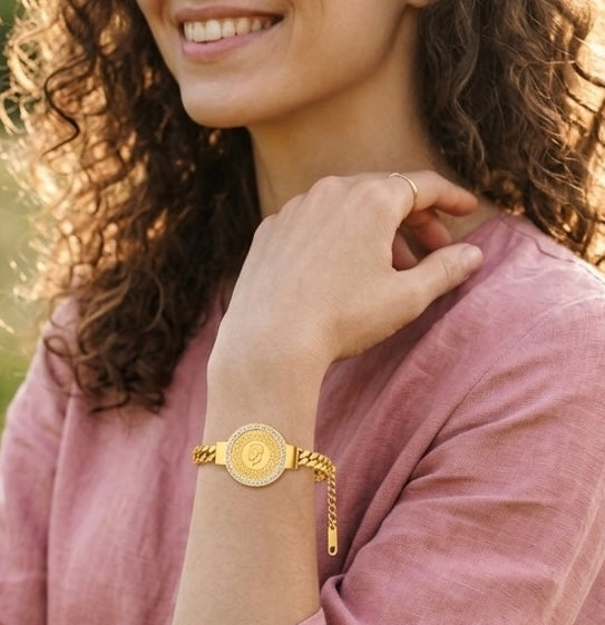Signature Charm Bracelet - Goldener Akzent